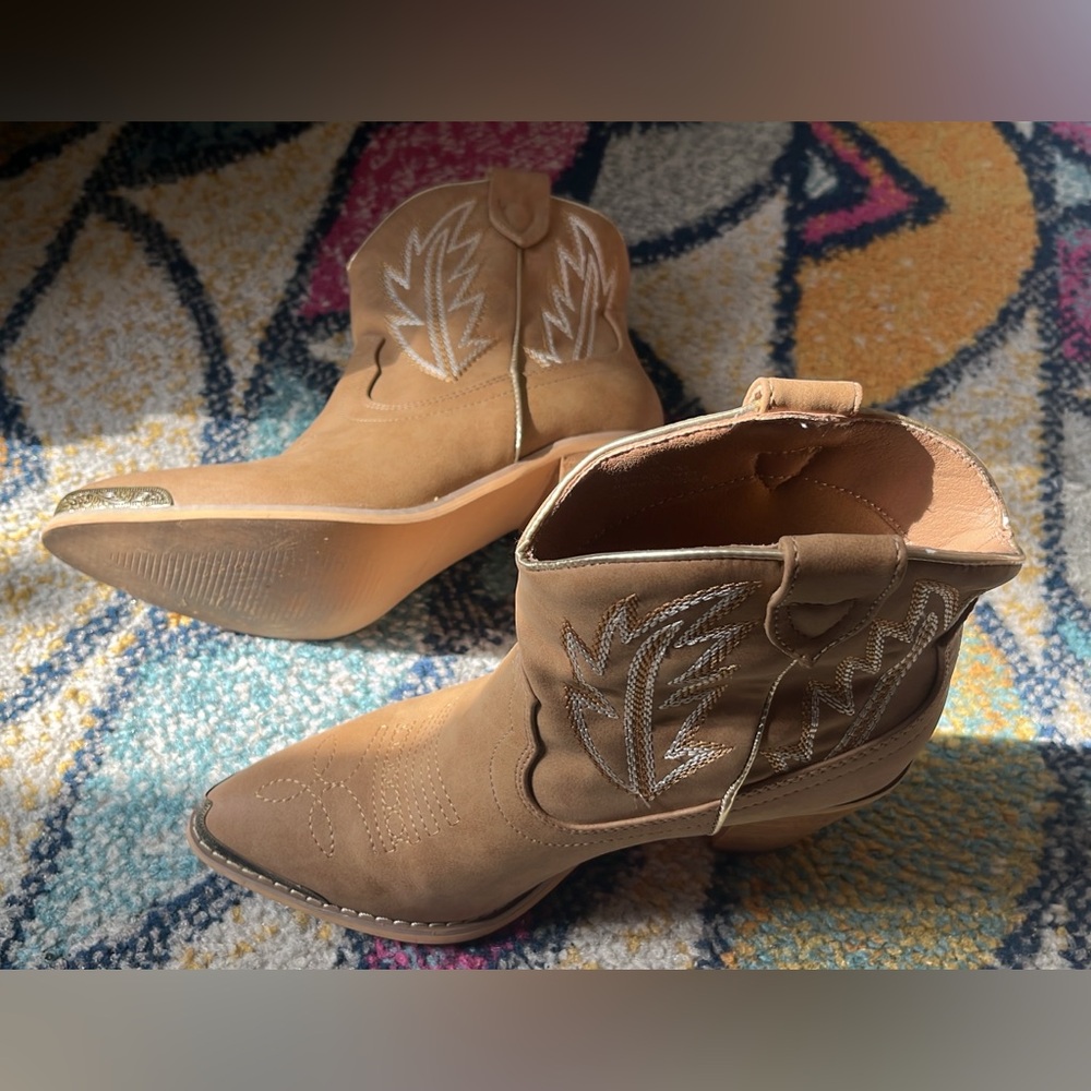 Very Volatile Embroidered Tan Ankle Booties
